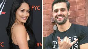 So findet man zu jeder gelegenheit ein passendes geschenk. Trotz Horror Date Nikki Bella Gibt Peter Kraus Eine Chance Promiflash De