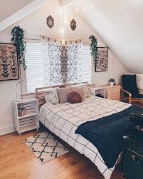 If you have a small bedroom, you must have tried to find small bedroom decorating ideas. New Home Decor Design Strickendesign Com 9 Aesthetic Bedroom Ideas Small Spaces 2020 Aesthetic Bedroom Master Bedrooms Decor Aesthetic Room Decor