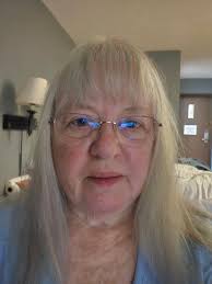 I'm so dull I don't even know what to say? 56 from Oxfordshire. Live with  my husband and two epileptic beagles (grown up kids left the nest). Very  full