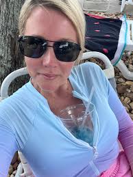 I forgot how hot it is in Florida in July. This cold drink is gonna double  as a portable AC for now 🥵🥵🥵