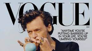 It's harry styles on the december cover of vogue, which was unveiled today. Harry Styles Als Erster Mann Allein Auf Dem Cover Der Vogue