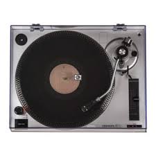 I have the crosley attached to a sony amplifier pair with a set of infinity 3 way tower speakers. Buy Crosley C100 Turntable Online Rockit Record Players