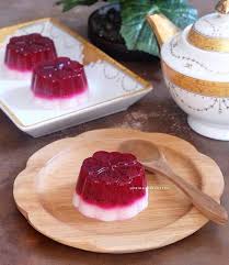 Puding merupakan camilan yang hampir mirip dengan jelli, bedanya puding tergolong memiliki tekstur yang lebih lembut. Resep Puding Buah Naga Untuk Takjil Praktis Dan Mudah Bukareview