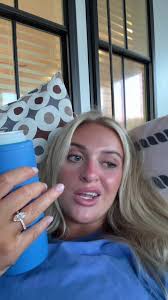 Divertido Stitch con Brooklyn Cain y Hinge