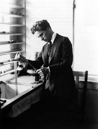 Sir charles chaplincharles spencer chaplinbirthday tuesday, april 16, 1889 birthplace london, united kingdom died sunday. Charlie Chaplin 1914 Charlie Chaplin In His Editing Room At Chaplin Studios Circa 1918 Charlie Chaplin Vintage Movie Stars Charles Spencer Chaplin