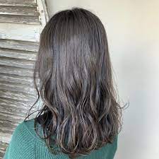 ブリーチなしでつくるグレーアッシュ ブリーチなしでもこの透明感 イルミナカラー アディクシーカラー 透明感カラー ラベンダーアッシュ ラベンダーカラー ミルクティーアッ omotesando beauty salon p a p e ブリーチなし ヘアカラー グレーアッシュ