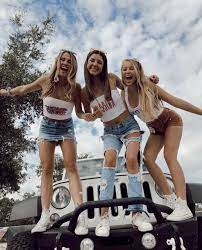 Cute Vsco Best Friends Aesthetic Picture Ideas Funny Poses Photo Inspo Summer Outfit Casual Style Friend Photoshoot Friend Photos Best Friend Pictures