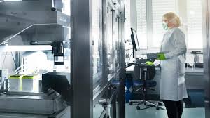 The german company biontech partnered with pfizer to develop and test a coronavirus vaccine known as bnt162b2, the generic name tozinameran or the brand name comirnaty.a clinical trial. So Konnte Sich Biontechs Impfstoff Erfolg Finanziell Lohnen Zdfheute