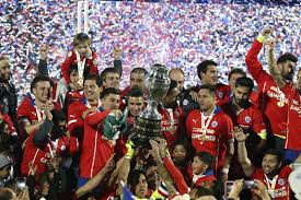 No entiendo cuando juega argentina perú , los peruanos juegan a muerte sudán la camiseta, en cambio un argentina chile, los argentinos golean a los chilenos , no se pero esto es futbol. Acusan En Una Serie A Chile De Amanar El Sorteo De La Copa America 2015