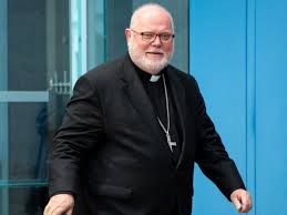 Der erzbischof von münchen und freising, kardinal reinhard marx, hat papst franziskus seinen rücktritt marx ist einer der bekanntesten bischöfe deutschlands und war bis 2020 vorsitzender der. Jungere Generation An Der Reihe Kardinal Marx Zieht Sich Vom Vorsitz Der Bischofskonferenz Zuruck Svz De
