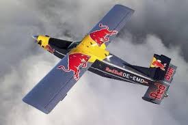 Die menüpunkte flotte, piloten, events, flying bulls, friends und shop beschreiben die wichtigsten inhalte punktgenau. Red Bull Flugzeug Flotte Flying Bulls Vom Kampfheli Bis Zum Jagdbomber Flugzeug Red Bull Auto Motor Sport