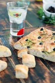 Dorian Cuisine Com Mais Pourquoi Est Ce Que Je Vous Raconte Ca Fett Unta Aux Olives Et Au Romarin Pour L Aperitivo Ape Romarin Olives Recette Italienne