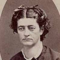 Deirdre Graves's Instagram, Twitter & Facebook