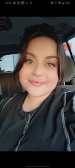 Hi ladies! 💜 I hope everyone is enjoying their hump day! I am in need of  more mom friends 😅 My name is Emma and I'm 30 yrs old! I am married