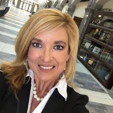 Lisa Peele's Instagram, Twitter & Facebook