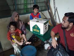 Wang bantuan yang diberikan membolehkan ibu bapa menyediakan kelengkapan persekolahan. Lembaga Zakat Negeri Kedah Darul Aman Berzakat Membawa Berkat Laman 35
