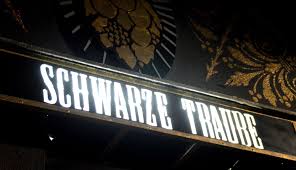 Der Wrangelkiez Tragt Fruchte Die Schwarze Traube Trauben Bar Berlin Schwarz