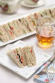 Letakkan inti telur, salad dan tomato sekata di antara 2 keping roti. Tuna Sandwich Yang Sangat Sedap Masam Manis Tuna Sandwich Sandwiches Recipes