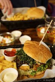 Burgerstube In Krefeld Mehr Als Nur Burger Fritten Bier Lebensmittel Essen Fritten Burger