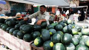 قتلت زوجها بسكين مطبخ بسبب بطيخة