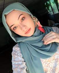 Pin By Romane Outerbridge On Covered Christian Woman Beautiful Hijab Muslim Girls Girl Hijab