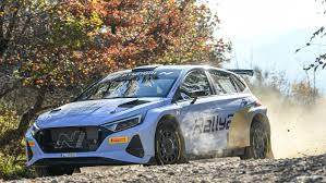 A raligyőztes i20 coupe wrc versenyautó által ihletett, vadonatúj i20 n a versenypályákon edzett teljesítménnyel teszi izgalmasabbá az életét, és tagadhatatlanul erőteljes külső formaterv. Tanak And Huttunen Trial New Hyundai I20