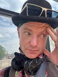 Balloon artist switches to full-time photography job