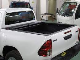 ハイラックス シャッター式トノカバー開けた状態 トノカバー ハイラックス 自動車