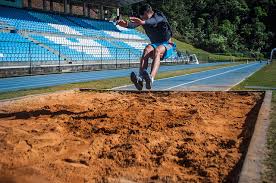 As provas de salto verticais implicam o salto em altura e o salto com vara. Saltos Ufjf 2016