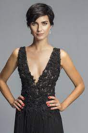 Pin By La Marketa Gourmet On Suhan Tuba Buyukustun Turkish Women Beautiful Tuba Buyukustun Slick Hairstyles
