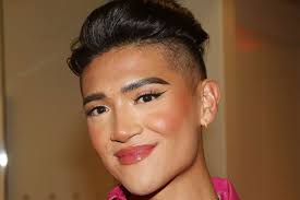 Nonbinary & Juliet Performer Withdraws from Gendered Tony Awards