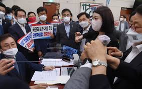 언론중재 및 피해구제 등에 관한 법률 일부개정법률안(언론중재법) 심의를 위해 지난 18일 서울 여의도 국회에서 열린 문화체육관광위원회 안건. T 7e6juogrytam