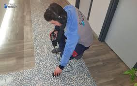 Merhaba deniz hanım, öncelikle sorununuz klozetin yanlış kurgulanmasından kaynaklanıyor olabilir, klozetin yerle parke altından rögar suyu gelmesi, binanın atık su tesisatından kaynaklanabileceği gibi komşu binaların rögar sisteminden de kaynaklanabilir. Ust Kattan Su Akiyor Ust Kattan Su Kaciriyor Istanbul Tesisat