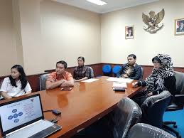 Gadis cantik dengan kuda kesayangannya sedang melakukan beginian. Terkait Produk Ramah Anak Kpai Panggil Pt Mayora Media Doeta Indonesia