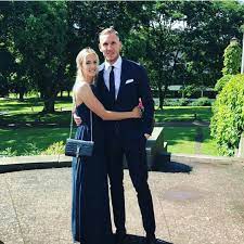 Under fredagen delade landslagsmålvakten robin olsen med sig av den glädjande nyheten till svenska folket på sin instagram, han har blivit tvåbarnspappa. Footballers Wagskids On Twitter Robin Olsen And Mia New Member Of As Roma Pic Mia Lindgren Robinolsen Mialindgren Asroma Roma Romawags