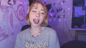 Split tongue porn video on BrownPorn