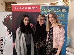 15,534 likes · 217 talking about this. Hedi Grager Journalistin Bloggerin Modelagentur 1 St Place Models Lud Zum Networking Event Miami Style