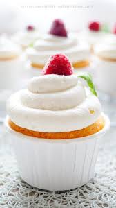 Cupcakes Aux Amandes Vanille Framboises Aux Delices Du Palais Recette Recette Cupcake Facile Recette Patisserie Facile Recette Cupcake