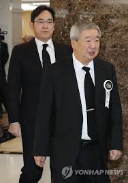 정의선 현대차그룹 회장은 5%, 구광모 lg그룹 회장은 4.5%, 최태원 sk그룹 회장은 3.4%를 기록했다. ì‚¼ì„± ì´ìž¬ìš© ë¶€íšŒìž¥ æ•… êµ¬ìžê²½ Lg ëª…ì˜ˆíšŒìž¥ ë¹ˆì†Œ ì¡°ë¬¸ ì—°í•©ë‰´ìŠ¤