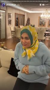 1.5 aylık hamile olan öykü karayel, bir röportajında ne zaman anne olacaksınız? sorusuna, bu tür şeylerin doğal bir saati var. Oyuncu Buse Varol Oyku Karayel In Bir Baskadir Dizisindeki Rolunu Taklit Etti Haberler Magazin