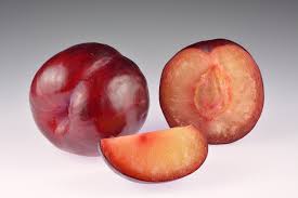 0.39mg vs 0.17mg 42.86% more magnesium per 100g? Plum Wikipedia