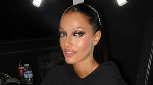 Cajita muy feliz: compró una hamburguesa en un local de comidas rápidas y  la bolsa llegó con cinco mil dólares