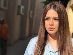 والدها الملحن هاني مهنا ووالدتها فرنسية، درست إدارة الأعمال في مدينة برشلونة في إسبانيا. Ù‡Ù†Ø§Ø¯ÙŠ Ù…Ù‡Ù†Ø§ Ø²Ù„Ø²Ø§Ù„ Ø¥Ø¶Ø§ÙØ© ÙƒØ¨ÙŠØ±Ø© Ù„ÙŠ ÙˆØ£Ø­Ø§ÙˆÙ„ Ø§Ù„Ø­ÙØ§Ø¸ Ø¹Ù„Ù‰ Ù…Ø´ÙˆØ§Ø± ÙˆØ§Ù„Ø¯ÙŠ Ø§Ù„ÙÙ†ÙŠ Ø¬Ø±ÙŠØ¯Ø© Ø§Ù„Ù…Ø§Ù„