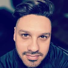 🎬🎬 The Band's Visit (2007), directed by Eran Kolirin, is a heartwarming  and subtle Israeli film that explores themes of connection, isolation, and  cultural misunderstanding. The story centers