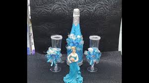 El primer paso para decorar botellas de vidrio con servilletas será hacerte con estos recipientes de cristal, así pues deberás rescatar del cubo. Como Decorar Una Botella Para Xv Anos Youtube