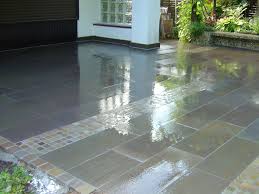 Grauwacke Terrasse Mit Mosaikbaenderung Wacken Garten Terrasse