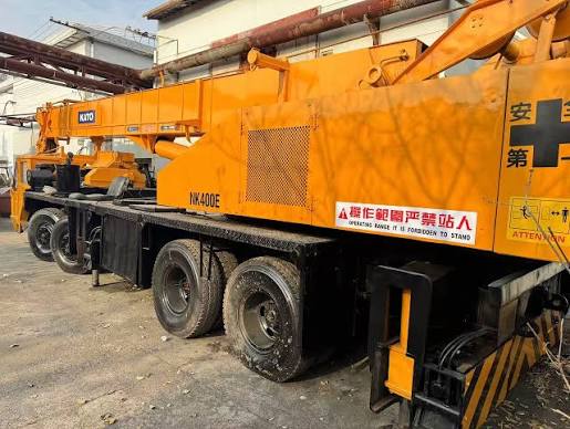 Kato NK400E-III Truck Crane