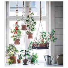 Fioriere e portavasi da esterno dai il benvenuto al caldo con nuovi portavasi e fioriere colorate per il portico, il balcone o il giardino. Ikeahacks 16 Idee Per Creare Dei Vasi Con Oggetti Ikea Guida Giardino