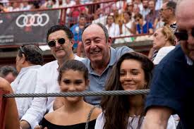 View luis miguel rodriguez's profile on linkedin, the world's largest professional community. Luis Miguel Rodriguez Disfruta De Los Toros Sin Su Pareja Agatha Ruiz De La Prada