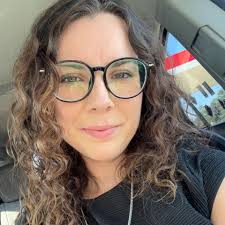 Why are some souvenir cups orange and others blue?